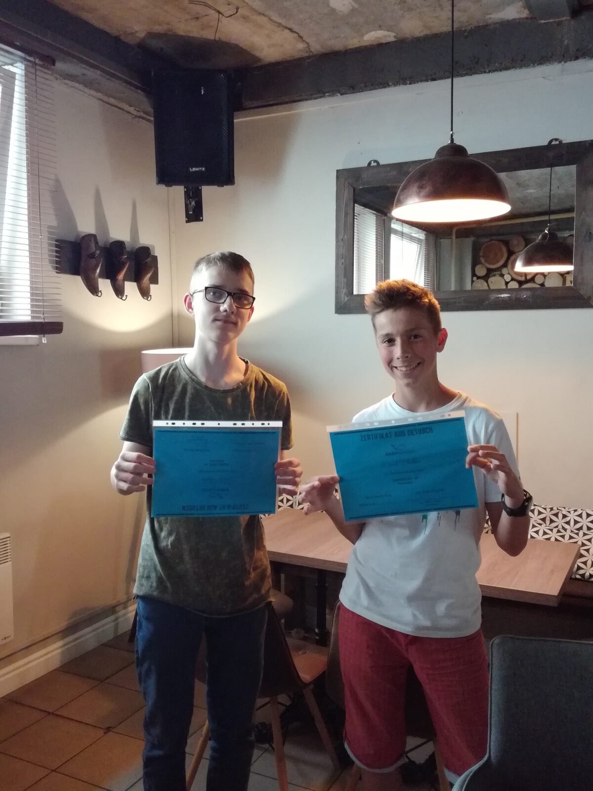Študenti s certifikátmi po ukončení kurzu